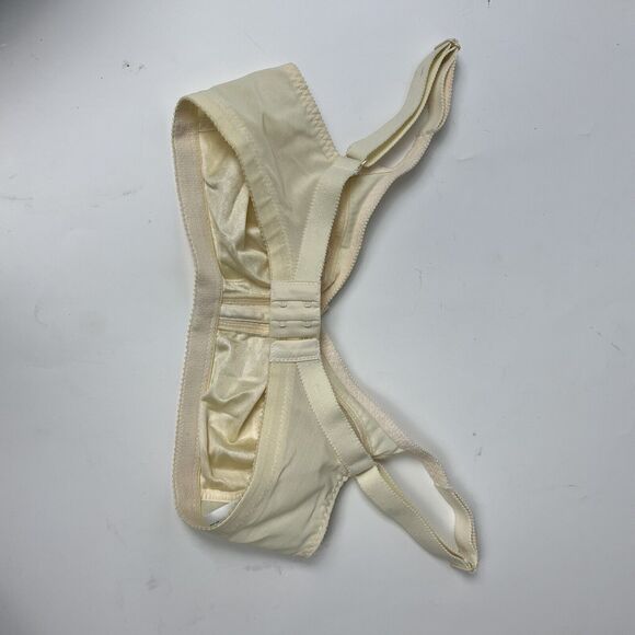 Vintage CARNIVAL Ivory Lace Bra Size 34C Made In USA - Picture 2 of 3